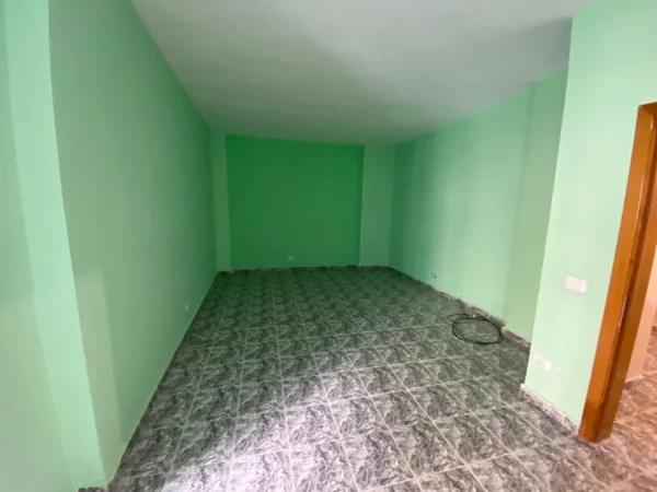 Tirane, shitet apartament 3+1+Ballkon Kati 3, 120 m² 248.000 € (Komuna e parisit)