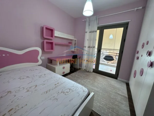 Tirane, jepet me qera apartament duplex 3+1 Kati 5, 140 m² 1.600 € (Kompleksi Delijorgji)