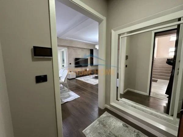 Tirane, jepet me qera apartament 3+1 Kati 5, 140 m² 1.600 € (Kompleksi Delijorgji)