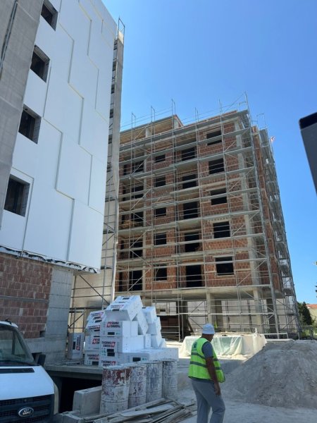 Apartamente 1+1/2+1 ne shitje 200m larg detit, Mali i Robit Durrës