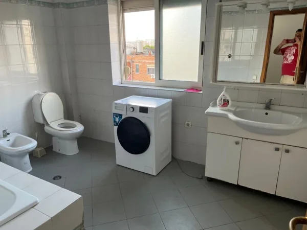 Tirane, jepet me qera apartament 2+1+Aneks Kati 5, 100 m² 450 € (Mine peza)