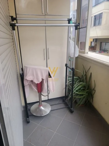 Tirane, jepet me qera apartament 2+1+Ballkon Kati 3, 80 m² 600 € (KODRA E DIELLIT)