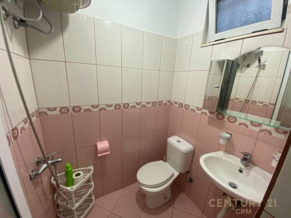 Tirane, jepet me qera apartament 4+1+Aneks+Ballkon Kati 1, 120 m² 800 € (Rr. Tefta Tashko)