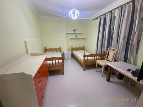 Tirane, jepet me qera apartament 4+1+Aneks+Ballkon Kati 1, 120 m² 800 € (Rr. Tefta Tashko)