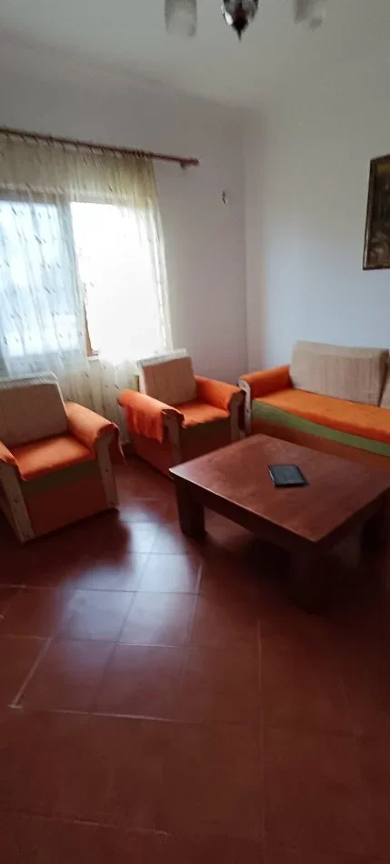 Tirane, jepet me qera apartament 3+1+Aneks+Ballkon Kati 2, 180 m² 600 € (Ali Demi plus post parkimi)