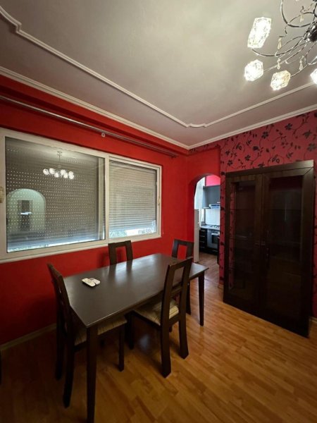 Tirane, jepet me qera apartament 1+1+Ballkon Kati 4, 80 m² 500 € (Pranë Square 21, Rruga Kavajës, 21 Dhjetori)