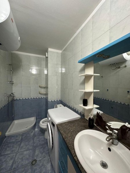 Tirane, jepet me qera apartament 1+1+Ballkon Kati 4, 80 m² 500 € (Pranë Square 21, Rruga Kavajës, 21 Dhjetori)