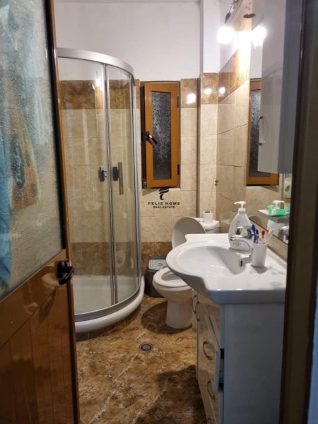 Tirane, jepet me qera apartament 2+1 Kati 5, 70 m² 500 € (ISH PARKU)