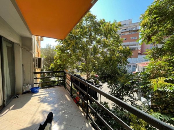 Tirane, jepet me qera apartament 2+1 Kati 3, 600 € (Ali Demi,prane Pirro Manit)