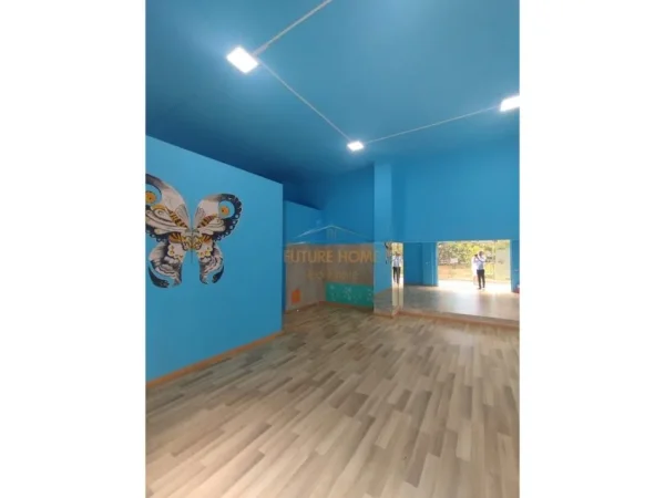 Tirane, jepet me qera ambjent biznesi Kati 0, 60 m² 800 € (RRUGA KOMUNA E PARISIT)