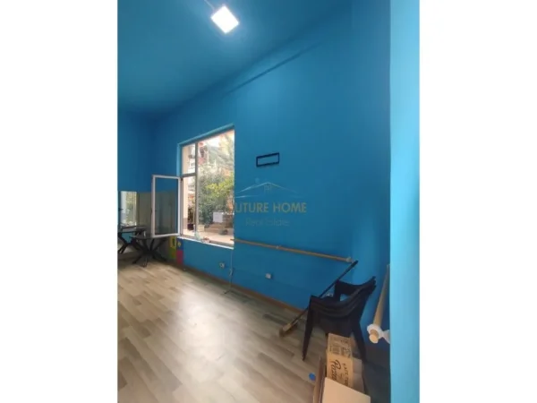 Tirane, jepet me qera ambjent biznesi Kati 0, 60 m² 800 € (RRUGA KOMUNA E PARISIT)