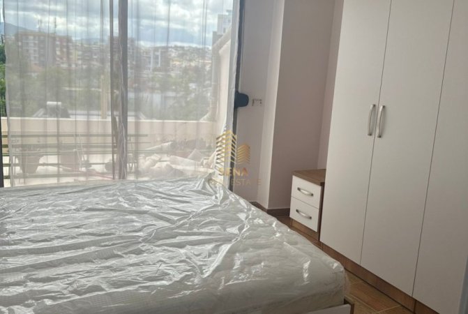 Tirane, jepet me qera apartament 3+1+Ballkon Kati 3, 165 m² 700 € (Brryli, prane Pasticeri Tito)