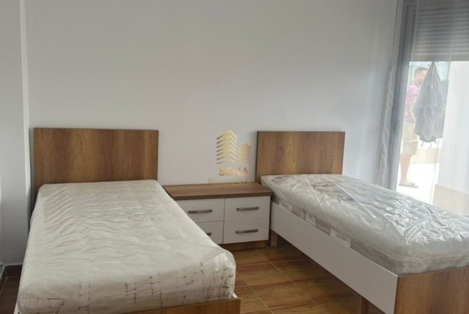 Tirane, jepet me qera apartament 3+1+Ballkon Kati 3, 165 m² 700 € (Brryli, prane Pasticeri Tito)