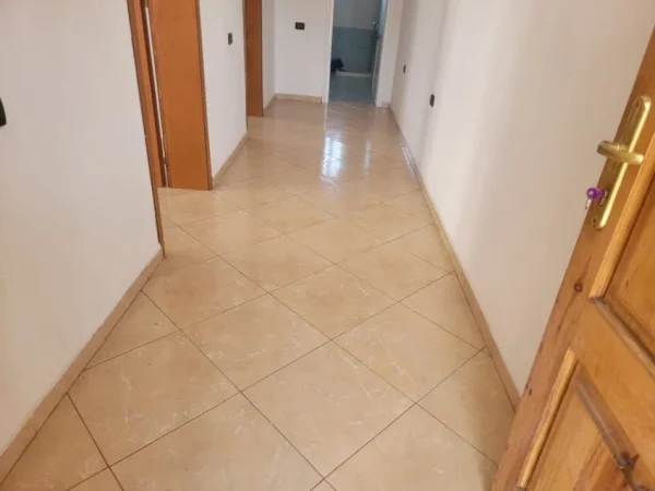 Tirane, jepet me qera apartament 1+1+Ballkon Kati 4, 70 m² 300 € (5 Maji)