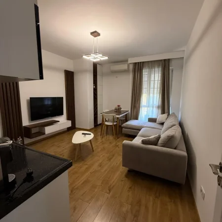 Tirane, jepet me qera apartament 1+1 Kati 6, 60 m² 550 € (FUSHA AVIACIONIT)