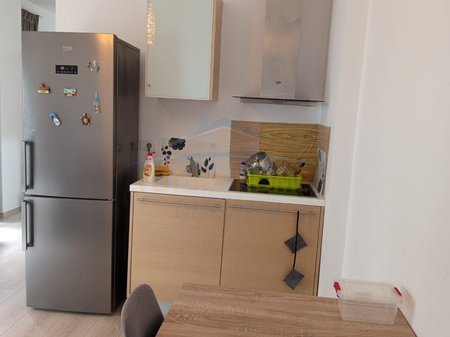 Tirane, jepet me qera garsonier Kati 3, 300 € 