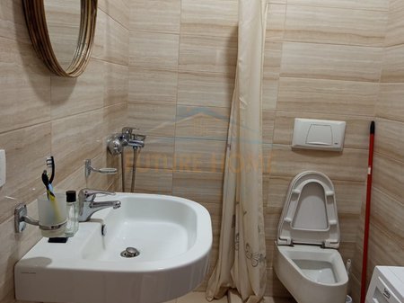 Tirane, jepet me qera garsonier Kati 3, 300 € 