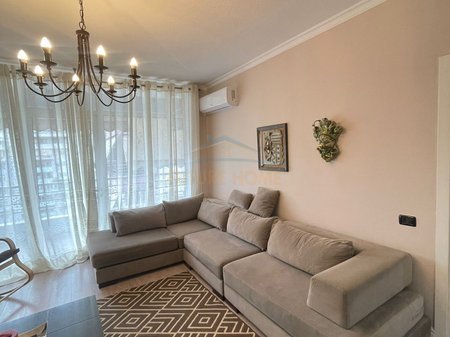 Tirane, jepet me qera apartament 2+1 Kati 7, 700 € 