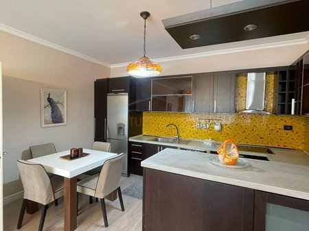Tirane, jepet me qera apartament 2+1 Kati 7, 700 € 