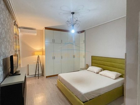 Tirane, jepet me qera apartament 2+1 Kati 7, 700 € 