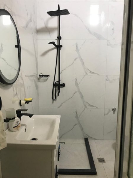 Tirane, jepet me qera 1+1 Kati 6, 60 m² 600 €