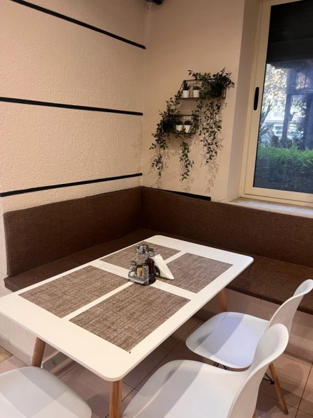 Shitet si Biznes – Mensë/Restorant tek Varri i Bamit ne Xhamllik, Kati 0, 80 m²