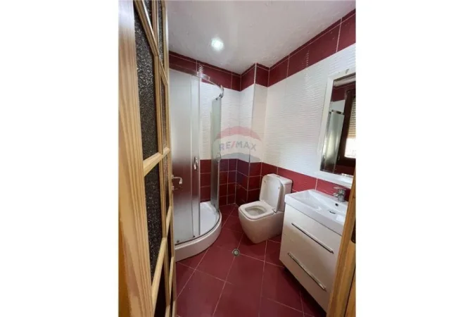 Tirane, jepet me qera apartament 2+1 Kati 5, 110 m² 700 € (Kopshti Botanik)