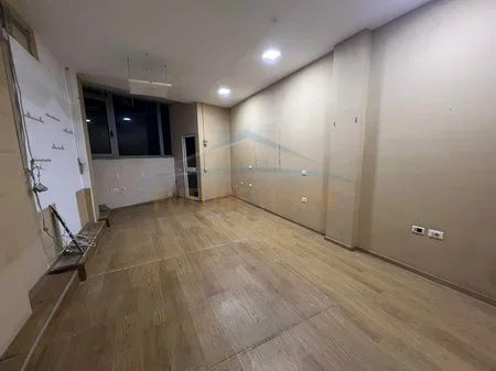 Tirane, jepet me qera ambjent biznesi Kati 1, 59 m² 1.000 € 