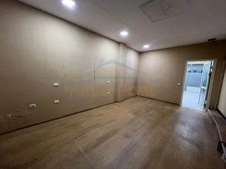 Tirane, jepet me qera ambjent biznesi Kati 1, 59 m² 1.000 € 