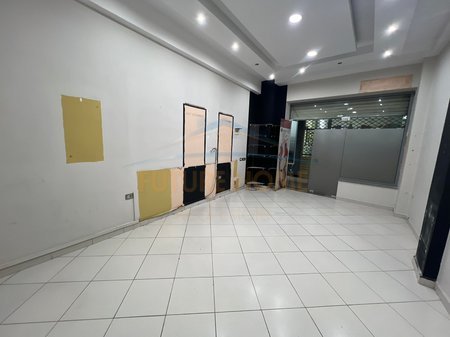 Tirane, jepet me qera ambjent biznesi Kati 1, 59 m² 1.000 € 