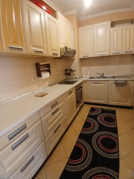 Tirane, shitet apartament 1+1+Ballkon Kati 3, 82 m² 106.000 € (Yzberisht)