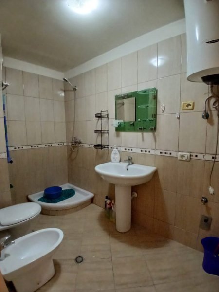 Tirane, shitet apartament 1+1+Ballkon Kati 3, 82 m² 106.000 € (Yzberisht)