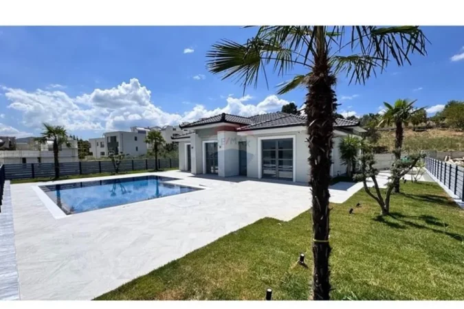 Tirane, shitet Vile 5+1+Ballkon , 800.000 € 