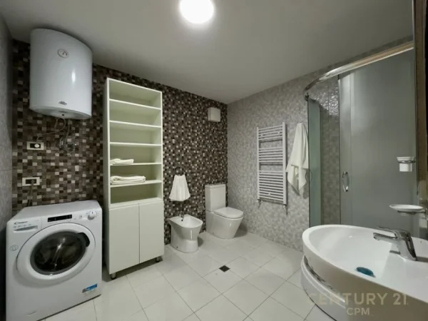 Tirane, jepet me qera apartament 3+1 Kati 4, 160 m² 1.800 € (KOMPLEKSI "NOBIS", LIQENI I TIRANES!)