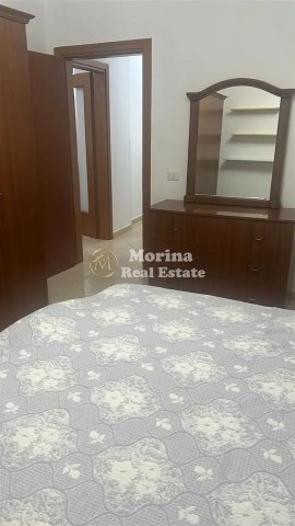 Tirane, jepet me qera apartament 1+1 Kati 3, 70 m² 500 € (Zogu i Zi)