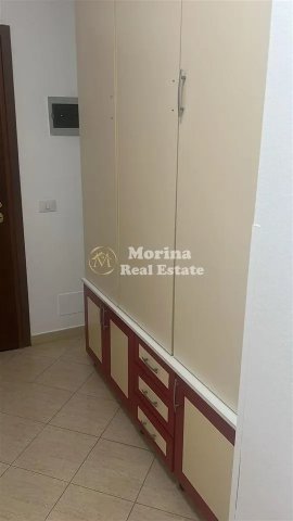 Tirane, jepet me qera apartament 1+1 Kati 3, 70 m² 500 € (Zogu i Zi)