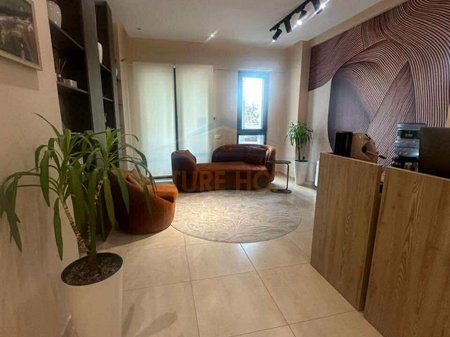 Tirane, jepet me qera apartament 2+1 Kati 2, 86 m² 950 € 
