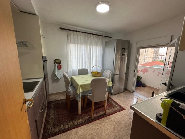 Tirane, shitet apartament 3+1 Kati 6, 99 m² 150.000 € (Brryli)