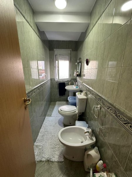 Tirane, shitet apartament 3+1 Kati 6, 99 m² 150.000 € (Brryli)