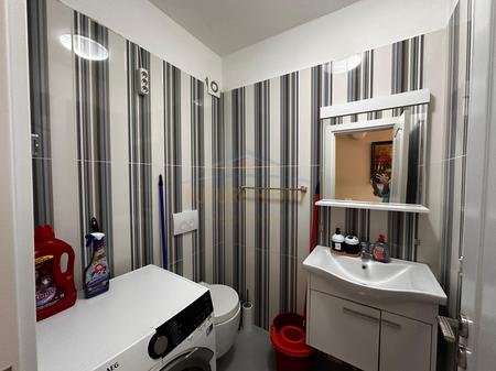 Tirane, jepet me qera apartament duplex 2+1 Kati 2, 109 m² 700 € 
