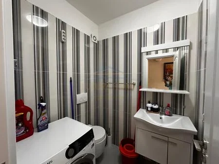 Tirane, jepet me qera apartament duplex 2+1 Kati 2, 109 m² 700 € 