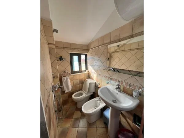 Tirane, shitet apartament 3+1+Ballkon Kati 3, 109 m² 170.000 € (Ali Dem)