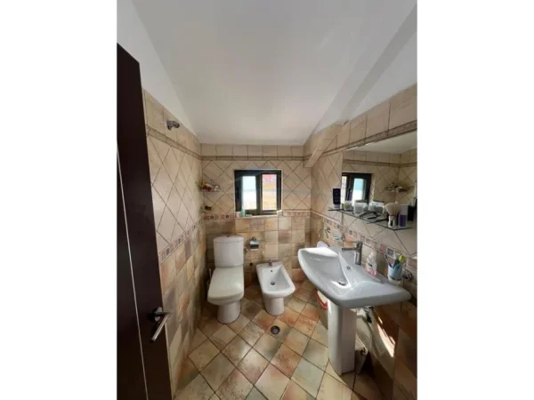 Tirane, shitet apartament 3+1+Ballkon Kati 3, 109 m² 170.000 € (Ali Dem)