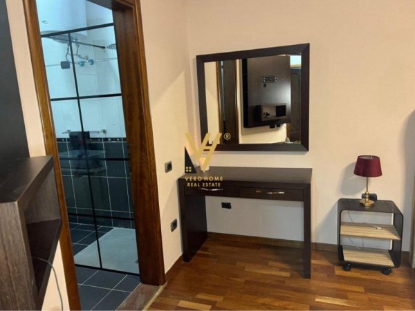 Tirane, jepet me qera apartament 3+1+Ballkon Kati 1, 150 m² 1.000 € (KOMUNA E PARISIT)