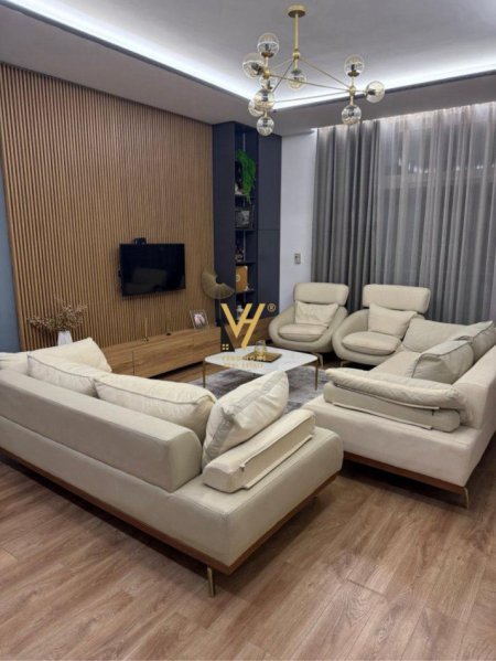 Tirane, jepet me qera apartament 3+1+Ballkon Kati 1, 150 m² 1.000 € (KOMUNA E PARISIT)