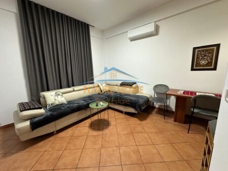 Tirane, jepet me qera apartament 1+1 Kati 1, 90 m² 450 € 