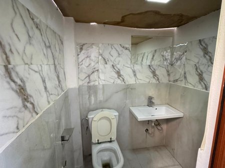 Tirane, jepet me qera magazine Kati 0, 260 m² 1.700 € (Siri Kodra)