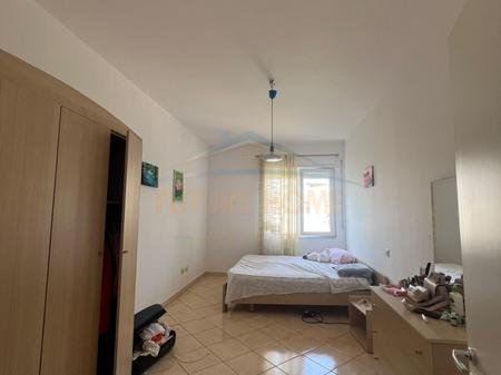 Tirane, jepet me qera apartament 2+1 Kati 2, 87 m² 410 € 