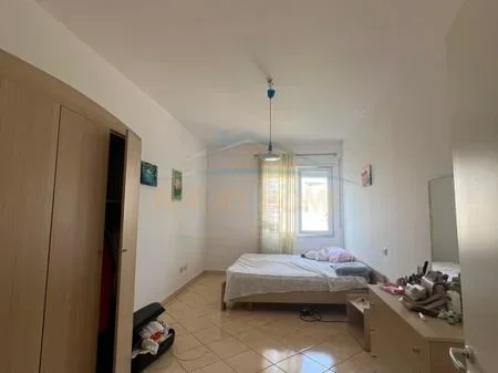 Tirane, jepet me qera apartament 2+1 Kati 2, 87 m² 410 € 