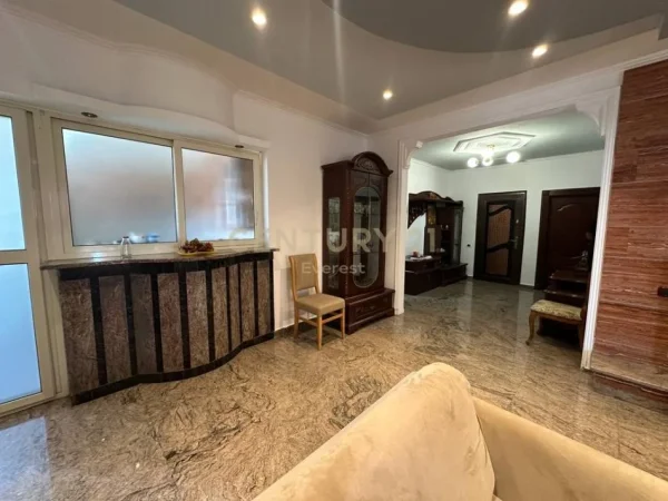 Tirane, jepet me qera apartament 2+1 Kati 6, 130 m² 900 € (QENDER)